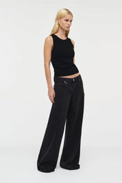 Milla Wide Blackout
