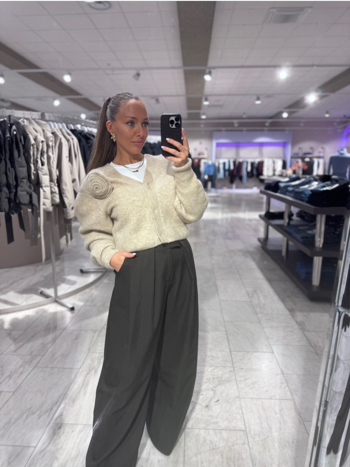 Knit Flower Cardigan Oxford Tan