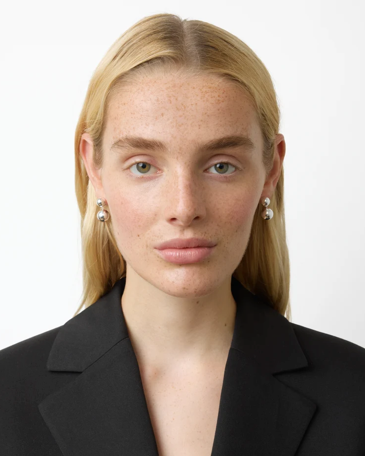 The Caroline øredobber