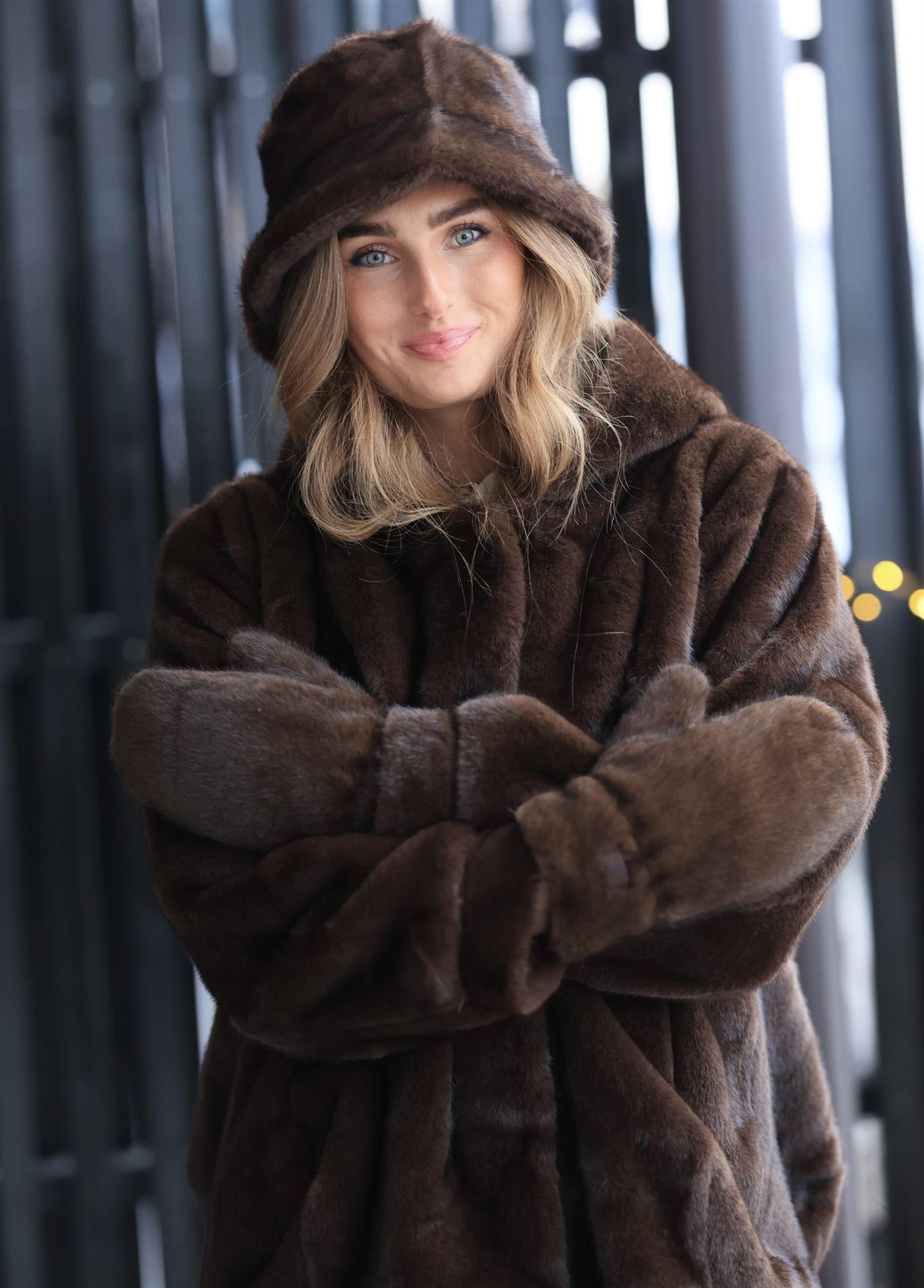 Luxe Fluffy Mittens Cocoa