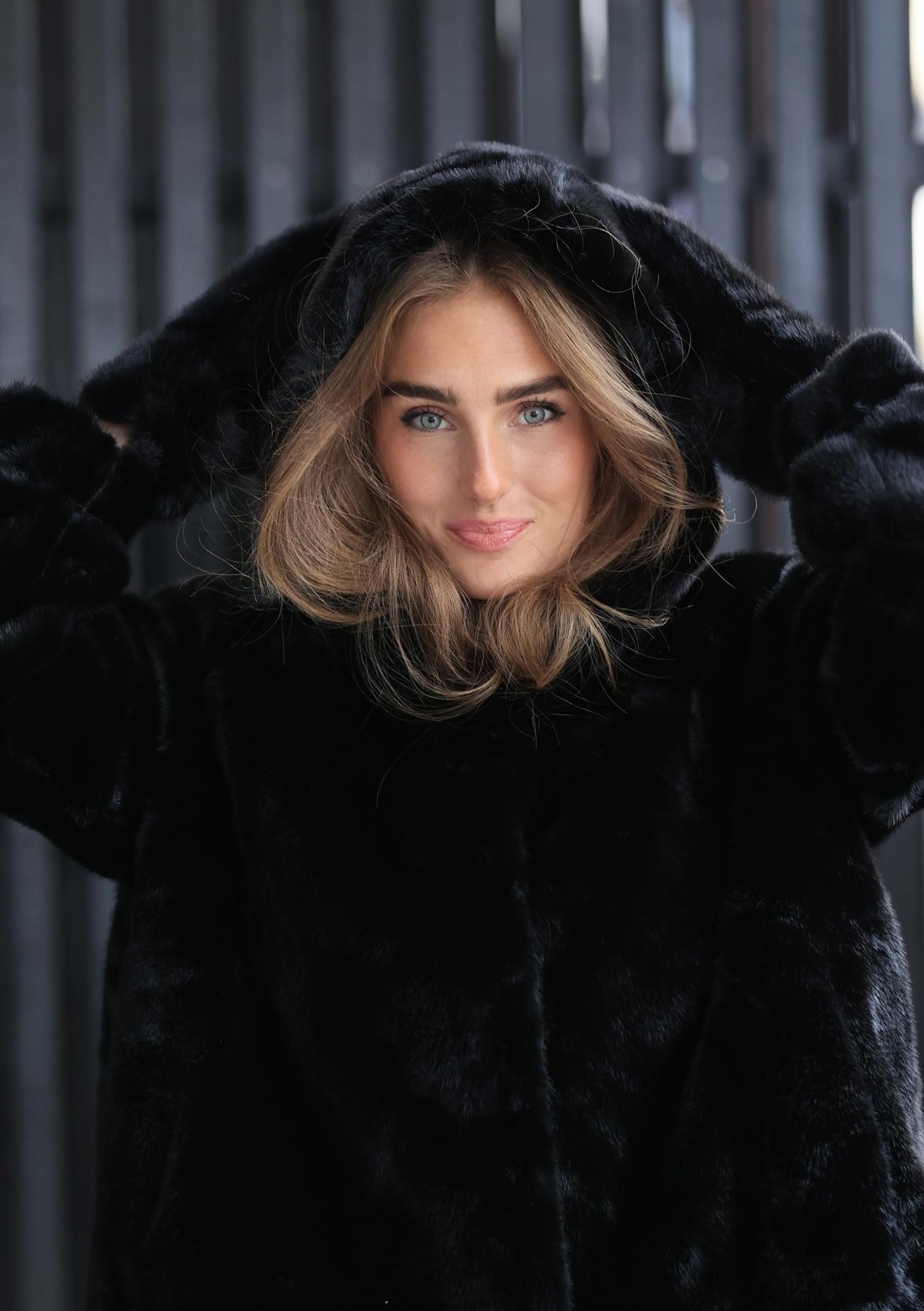 Luxe Fluffy Mittens Black