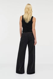 Milla Wide Blackout